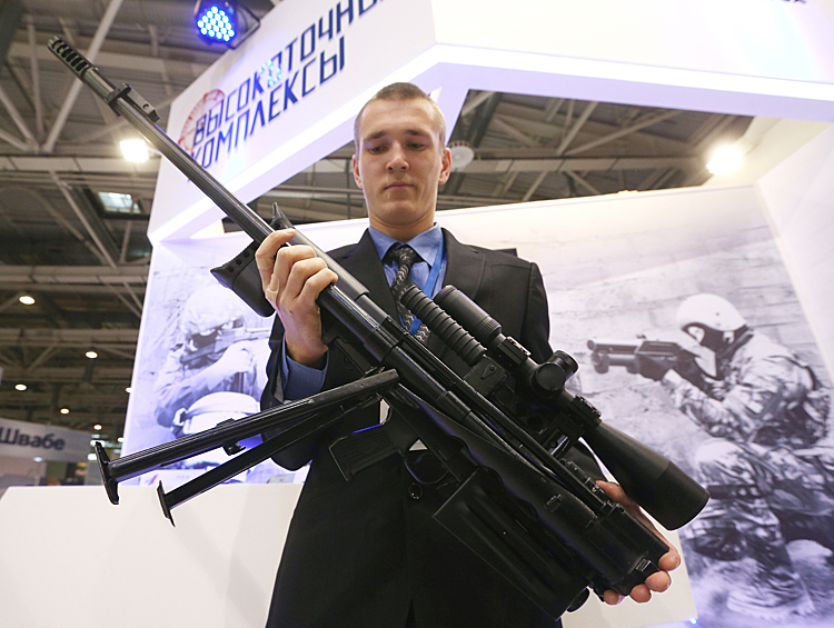 Снайперская винтовка ОСВ-96 представлена на стенде НПО "Высокоточные комплексы"