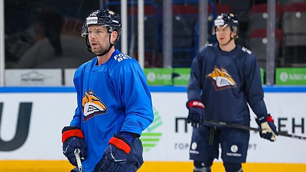 «Кузнецов говорил: «Я подаю на расторжение, моей ноги здесь не будет». Разин при команде регулярно отсылает к проблемам Евгения». Журналист Ерыкалов о ситуации форварда в «Металлурге»