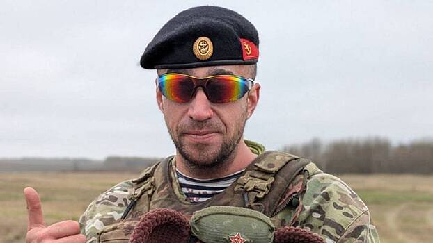 «Музыкой поднимаю боевой дух»: морпех Петр Смирнов записывает песни прямо на передовой