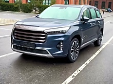 Новинку Exeed VX с белоснежным салоном впервые сняли на видео в Москве