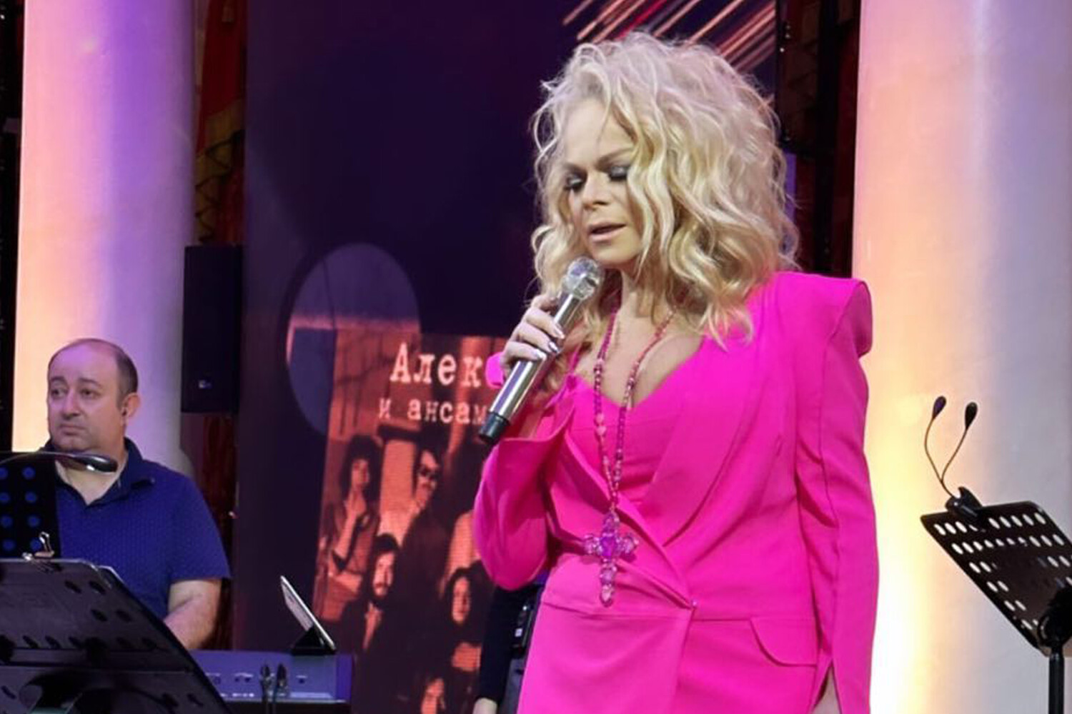 Певица Лариса Долина выступила в двух госпиталях перед бойцами СВО