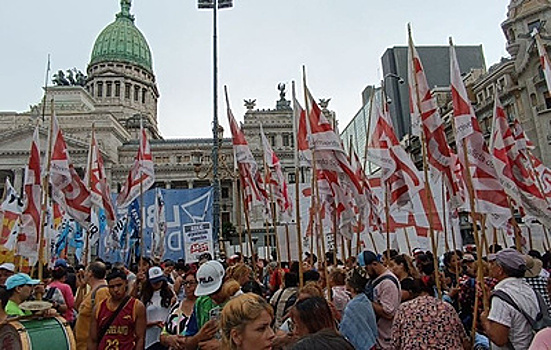 У Конгресса Аргентины прошла очередная акция протеста против реформ Милея
