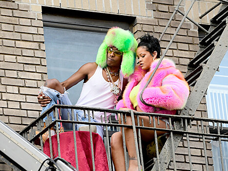 Рианне не хватает денег