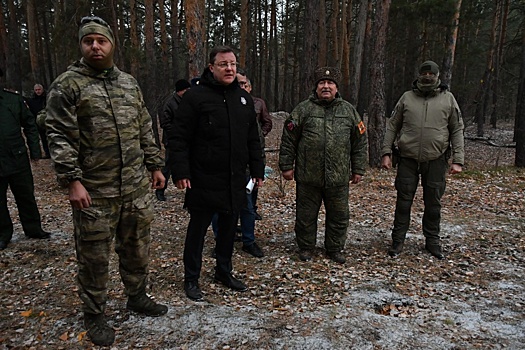 Губернатор Дмитрий Азаров встретился с казаками перед их отправкой в зону СВО