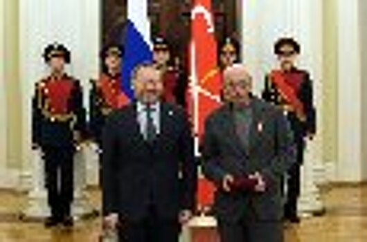Председатель Общественного совета при ГУФСИН России по г. Санкт-Петербургу и Ленинградской области Александр Розенбаум и заместитель начальника ГУФСИН Сергей Осетров награждены почетными знаками Санкт-Петербурга