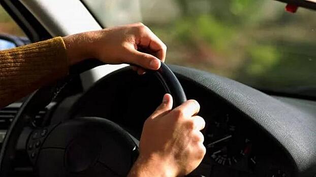 О своем первом дне за рулем рассказали вологжане