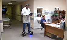 Губкинские врачи передвигаются по больнице на гироскутерах