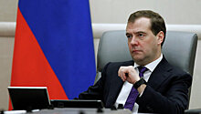 Медведев поздравил медиков с профессиональным праздником
