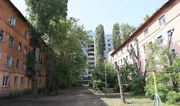 В Волгограде замгенпрокурора РФ выслушал жильцов аварийных домов