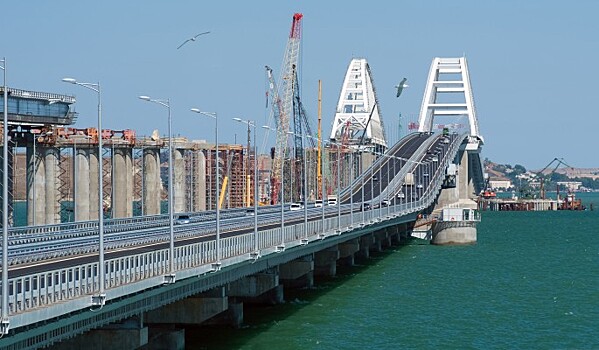 Жуткое месиво: Крымский мост залило кровью