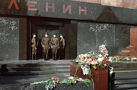 Мавзолей Ленина призвали демонтировать