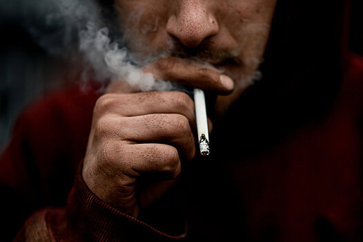 В России хотят сократить рабочую неделю для некурящих
