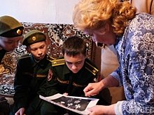 Курские кадеты Росгвардии навестили маму погибшего офицера СОБР