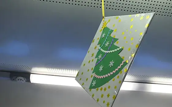 В Самарской области украшают электрички к Новому году