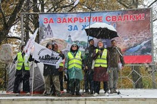 В Александрове прошел митинг против московского мусора