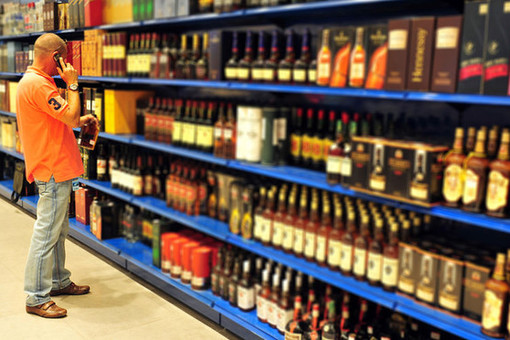 В Госдуме предложили установить минимальные цены на алкоголь из-за массовых отравлений