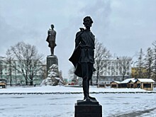 Тактильную копию памятника Максиму Горькому восстановят в третий раз