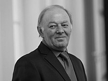 Обвиняемый в растрате замдиректора музея-заповедника "Петергоф" скончался от болезни