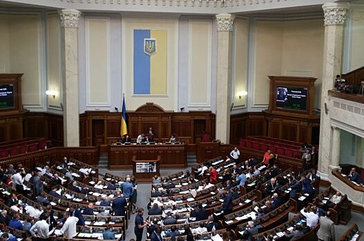 Рада попросила признать закон о декоммунизации антиконституционным