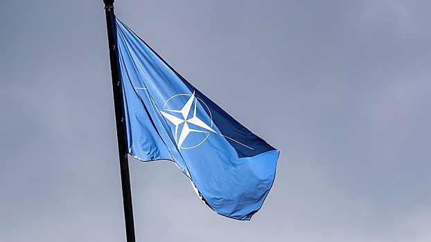 BZ: сомнения о роли США в НАТО могут привести к выходу Франции из блока