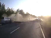 Под Саратовом на видео попало жесткое лобовое столкновение машин