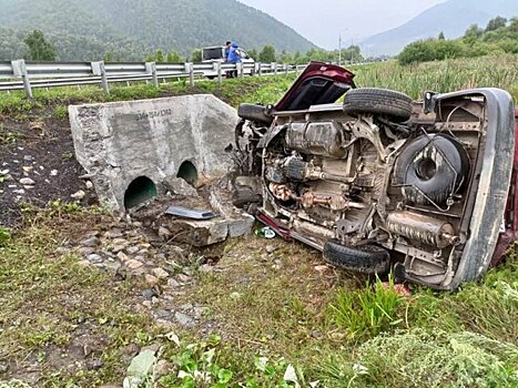 Два человека погибли и пятеро пострадали в ДТП на Алтае
