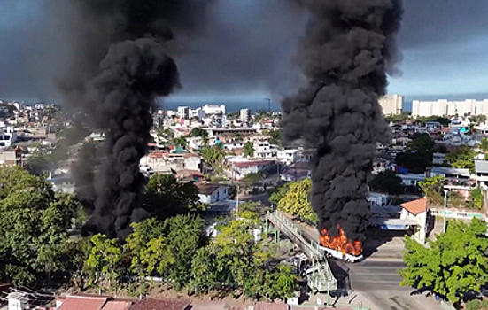Беспорядки в Мексике: российские туристы застряли в аэропортах