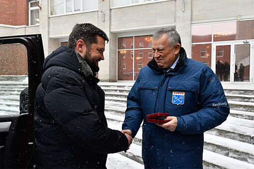 Ленобласть передала Енакиево автомобиль и компьютерную технику