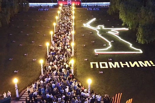В Сочи более 10 тысяч жителей и гостей курорта зажгли "Свечи памяти"