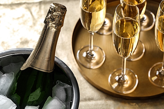 Как открыть шампанское правильно: 4 способа