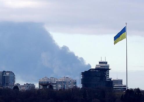 По жилому дому в Киеве ударила зенитная ракета украинской армии