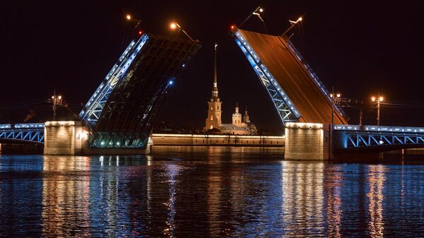В Петербурге стартовал сезон развода мостов на Неве и Малой Неве