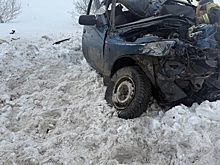 В Омской области водитель «Лады» погиб после столкновения с фурой