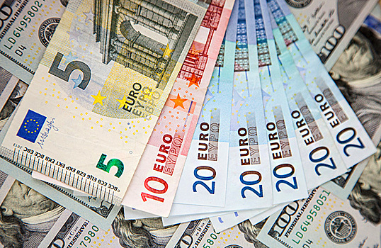 Евросоюз планирует отказаться от доллара в расчетах