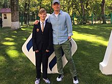 Антон Комолов сыграл в баскетбол с 14-летним сыном