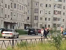 Стенка на стенку: в Надыме во дворе жилого дома произошла массовая драка. ВИДЕО