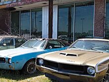 В США нашли заброшенный салон с ржавыми автомобилями