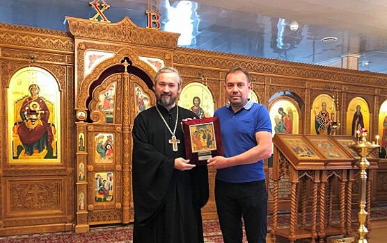 Президент Федерации велоспорта России передал икону в дар храму в Северном Бутове