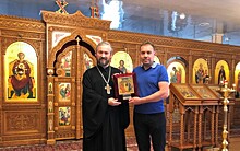Президент Федерации велоспорта России передал икону в дар храму в Северном Бутове
