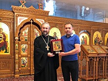 Президент Федерации велоспорта России передал икону в дар храму в Северном Бутове