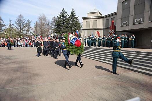 Губернатор Александр Усс почтил память героев Великой Отечественной войны
