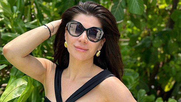 42-летняя звезда «Ворониных» снялась в купальнике и без макияжа