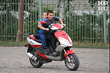 В Ялуторовском районе подросток-скутерист сбил 3-летнюю малышку