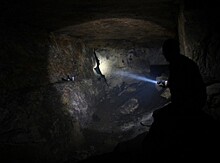 В Швейцарии восемь человек оказались заблокированы в пещере