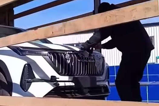 В России сняли на видео первую модель возрожденной "Волги"