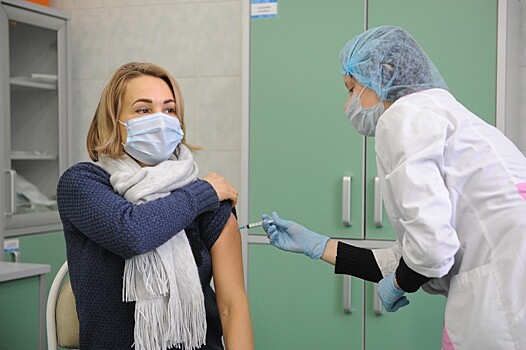 Главный инфекционист Москвы: Сделать прививку особенно важно людям из группы риска