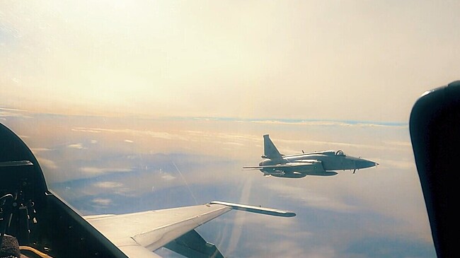 Афганистан сбил пакистанский самолет и ударил по базам