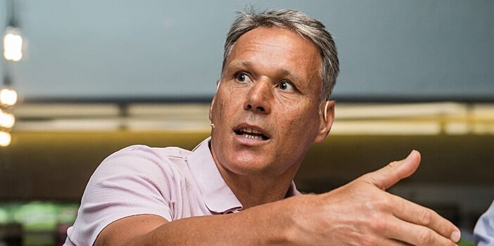 Ван Бастен призвал к закрытию трансферного окна до старта сезона: «Футбол станет лучше, команды – более сыгранными. Сейчас клубы продолжают продавать – разве это не безумие?»