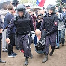 В Петербурге после акции оппозиции в полицию доставили 72 подростка, всех отпустили
