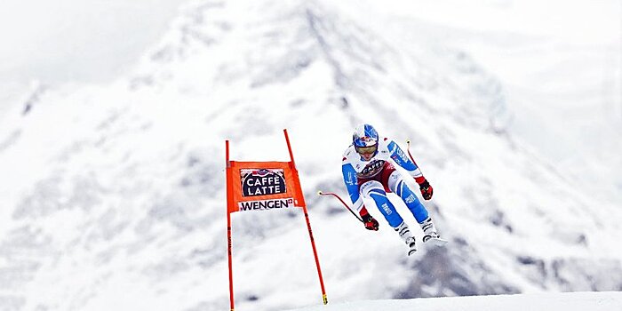 Трехкратный чемпион мира по горнолыжному спорту получил серьезную травму колена при падении на этапе Кубка мира